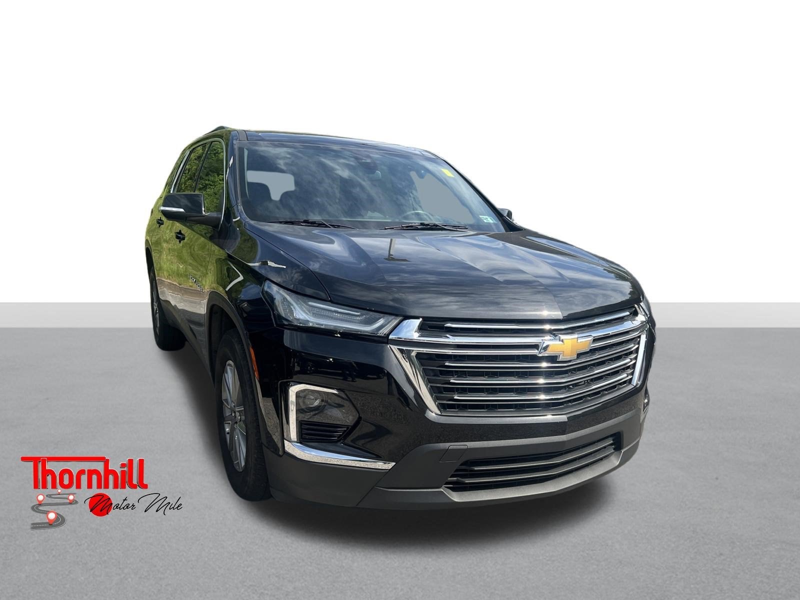 2023 Chevrolet Traverse LT Cloth in Mosaic Black Metallic — front three-quarter view